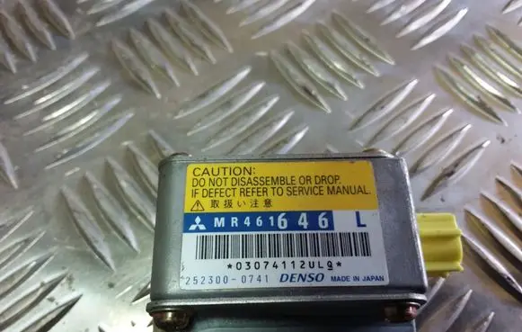 Mitsubishi Pajero Airbag deployment crash/impact sensor MR461646 2523000441