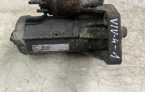 Opel Vivaro Starter motor 233000106R