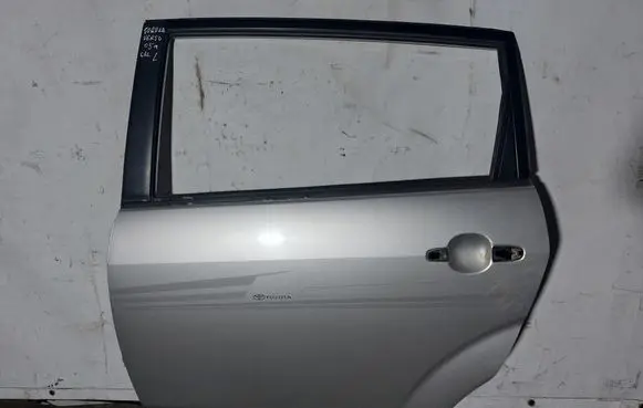 Toyota Corolla Verso AR10 Rear door 