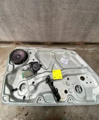Volkswagen PASSAT B5 Front door window regulator with motor 