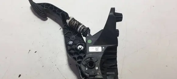 Renault Clio V Clutch pedal 465038715R