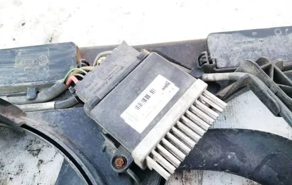 Volkswagen Tiguan Coolant fan relay 989460d