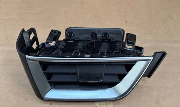 Renault Captur II Dashboard side air vent grill/cover trim 10513005