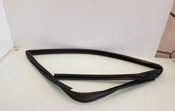 Honda CR-V Front door rubber seal