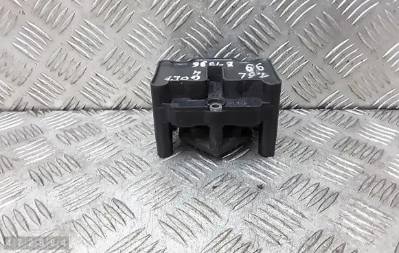 Volkswagen Golf IV Glow plug pre-heat relay r0101c00100