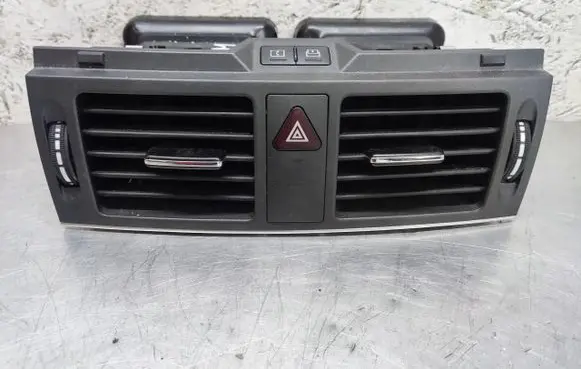 Mercedes-Benz C W204 Dash center air vent grill A2048307454