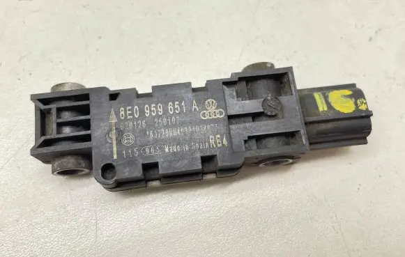 Audi A4 S4 B7 8E 8H Airbag deployment crash/impact sensor 8E0959651A