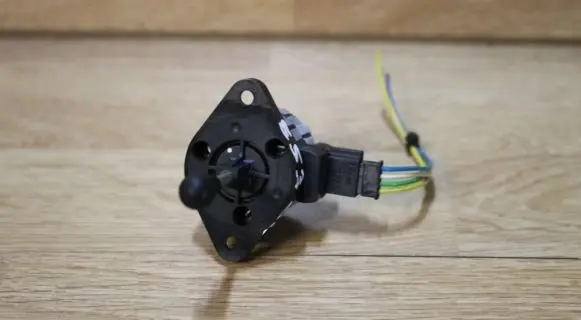 BMW X5 E53 Headlight level adjustment motor 8352206