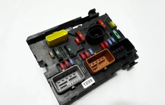 Peugeot 207 Fuse module 9664055480