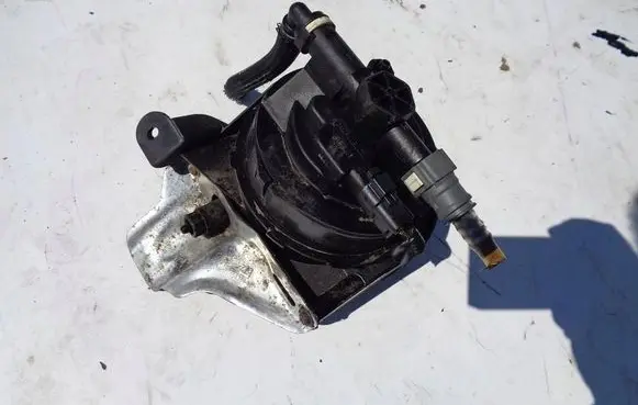 Volvo C30 Fuel filter housing 