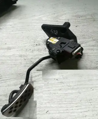 Opel Tigra B Accelerator throttle pedal 55351467