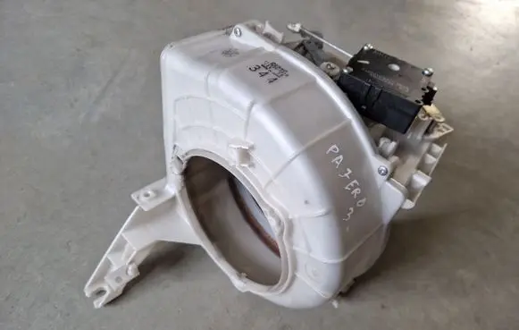 Mitsubishi Pajero Sport I Interior heater climate box assembly housing 