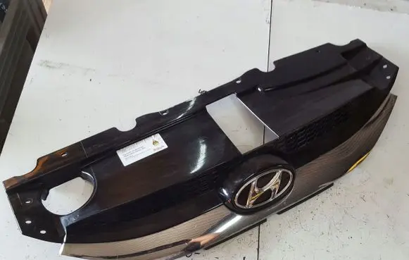 Hyundai ix35 Front bumper upper radiator grill