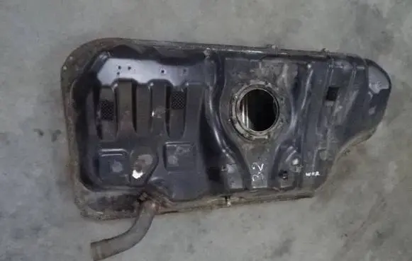 Hyundai Veloster Fuel tank 