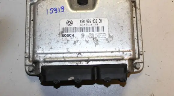 Volkswagen Polo III 6N 6N2 6NF Engine control unit/module 030906032CM 26SA7113 0261207200