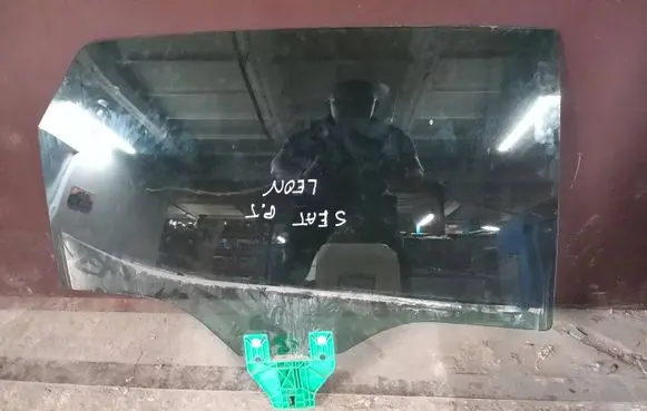 Seat Leon IV Rear door window glass