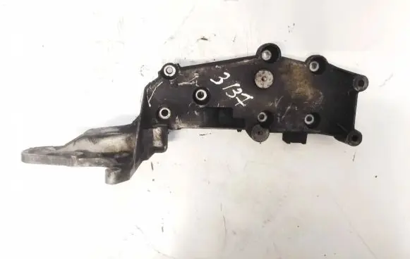 Volvo V70 Engine mounting bracket