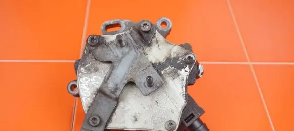 Ford Fiesta Vacuum pump CM5G2A451GB 20MB13