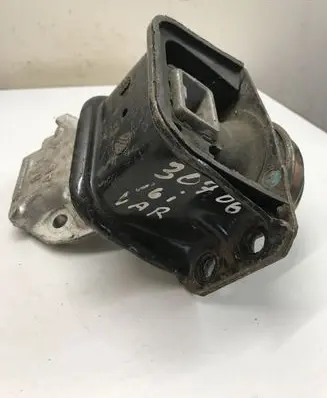 Peugeot 307 Engine mount bracket 21044618