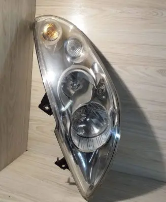 Renault Master III Headlight/headlamp 17064603 17064601