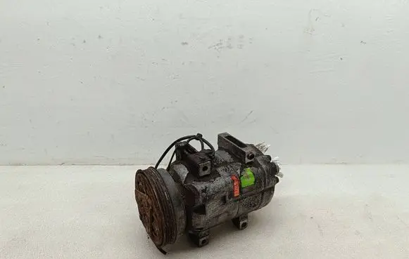 Volkswagen PASSAT B5 Air conditioning (A/C) compressor (pump) 8D0260805D 765J375J 506031078