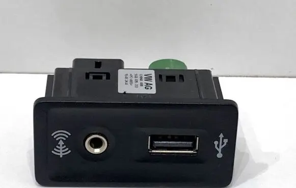 Volkswagen Golf VII USB socket connector 5G0035222