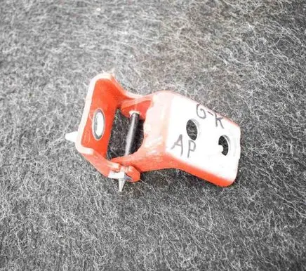 Peugeot 208 Rear door lower hinge