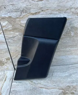 Maserati Levante (B) pillar trim (bottom) 670040375