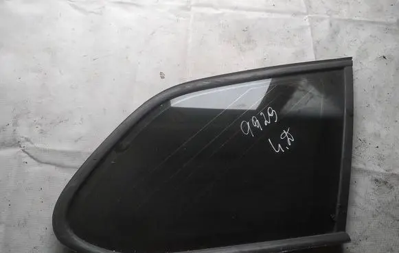 Volkswagen Golf VI Rear side window as2