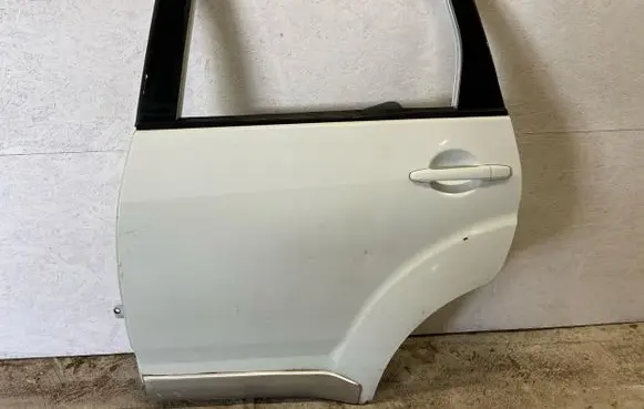 Mitsubishi Outlander Rear door