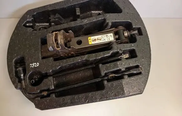 Jeep Grand Cherokee Tool set 68145663AA