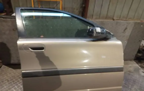 Volvo S80 Front door