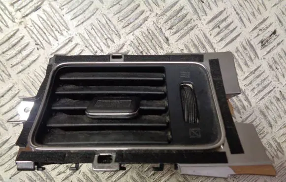 Nissan Pulsar Dashboard side air vent grill/cover trim 687613ZL0A
