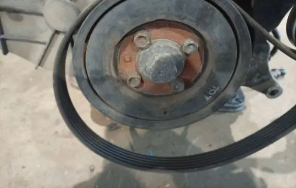 Opel Astra H Crankshaft pulley