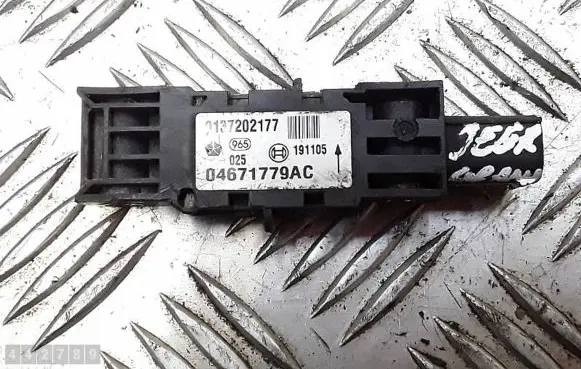Jeep Grand Cherokee (WK) Airbag deployment crash/impact sensor 04671779AC