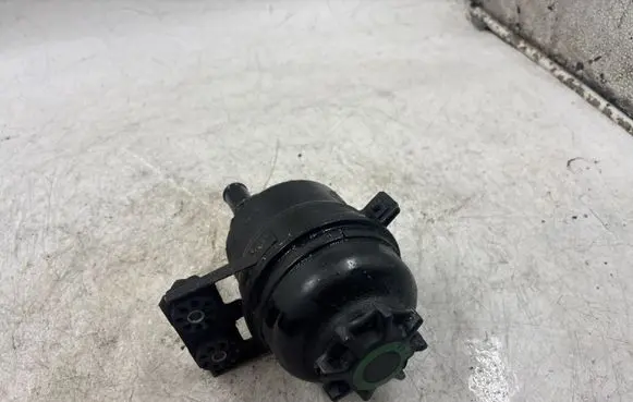 Mitsubishi Lancer X Power steering fluid tank/reservoir 
