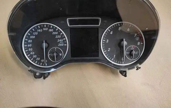 Mercedes-Benz B W246 W242 Speedometer (instrument cluster) 1030052150