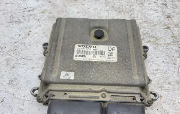 Volvo V70 Engine control unit/module 30771550AB