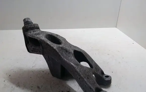 Audi A4 S4 B8 8K Engine mounting bracket 8K0199307BE