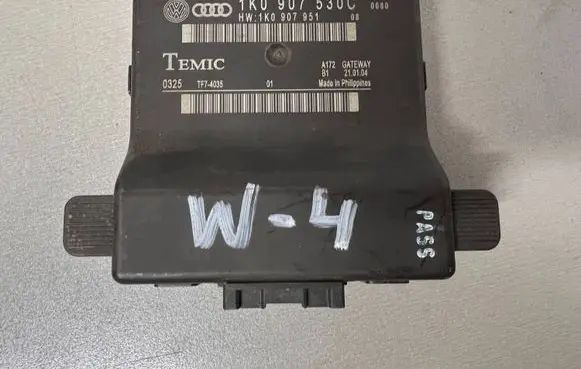 Volkswagen Golf V Gateway control module 1K0907530C 1K0907951