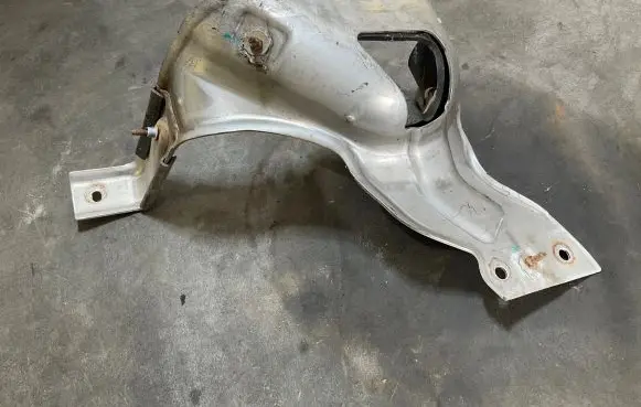 Land Rover Evoque II Fuel tank mounting bracket 