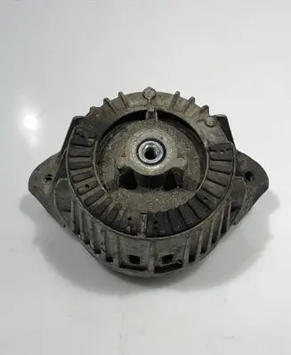 Mercedes-Benz C W204 Engine mount bracket A2042404717