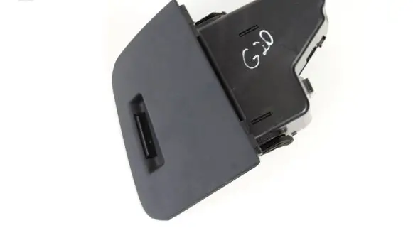 Glove box