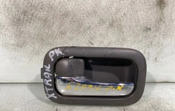 Nissan X-Trail T30 Front door interior handle