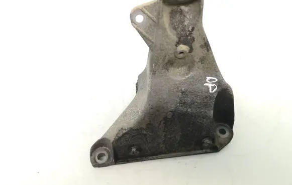 Volkswagen PASSAT B5.5 Engine mounting bracket 8D0199308AG