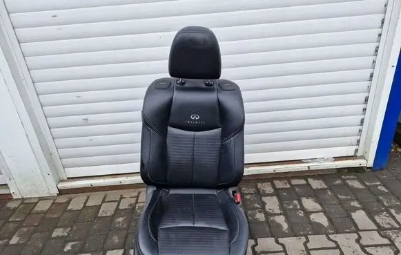 Infiniti M30 Front passenger seat 