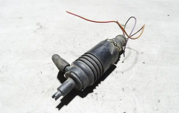 Audi A4 S4 B5 8D Windscreen/windshield washer pump 4A0955651