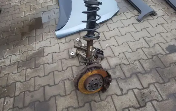 Seat Leon (1P) Front wheel hub spindle knuckle