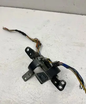 BMW 5 E60 E61 Tailgate/trunk/boot hinge 7061383