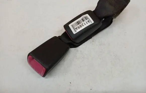 Toyota Yaris Front seatbelt buckle E034501